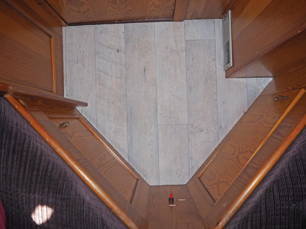 Cabin en avant, H&eacute;bergements